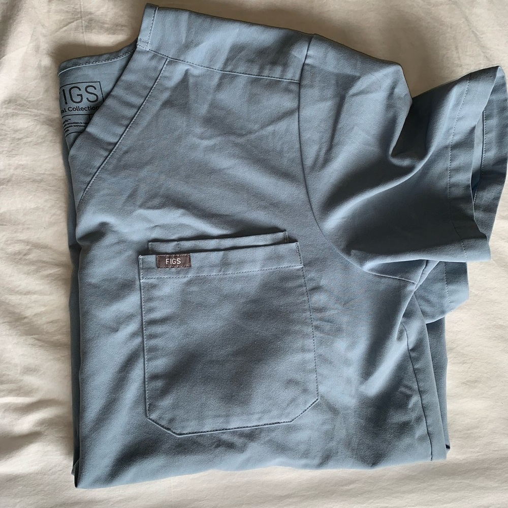 Men’s fig 2 pocket scrub top